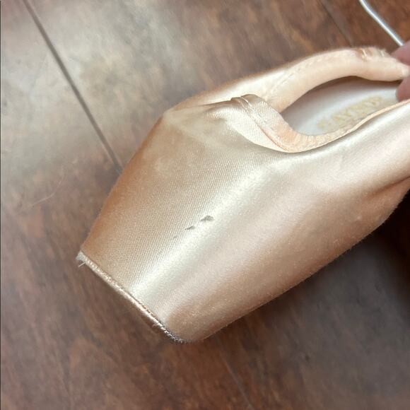 Gaynor Minden Pink Satin Ballet Pointe Shoes, Size 6.5 - Picture 7 of 13